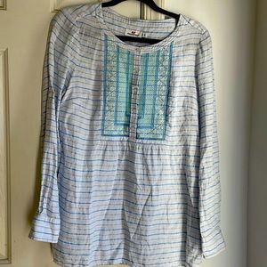 Beautiful casual vineyard vines Blouse.